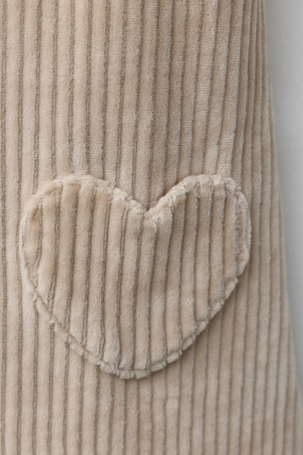 ZARA САРАФАН С КАРМАНАМИ-СЕРДЕЧКАМИ, ЭКРЮ