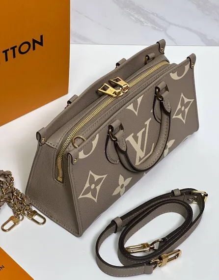 Сумка-тоут LOUIS VUITTON On The Go East West со съемным ремнем-цепочкой с плетёной отделкой из кожи