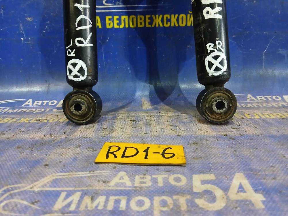 Стойка задняя правая Honda CRV 1996