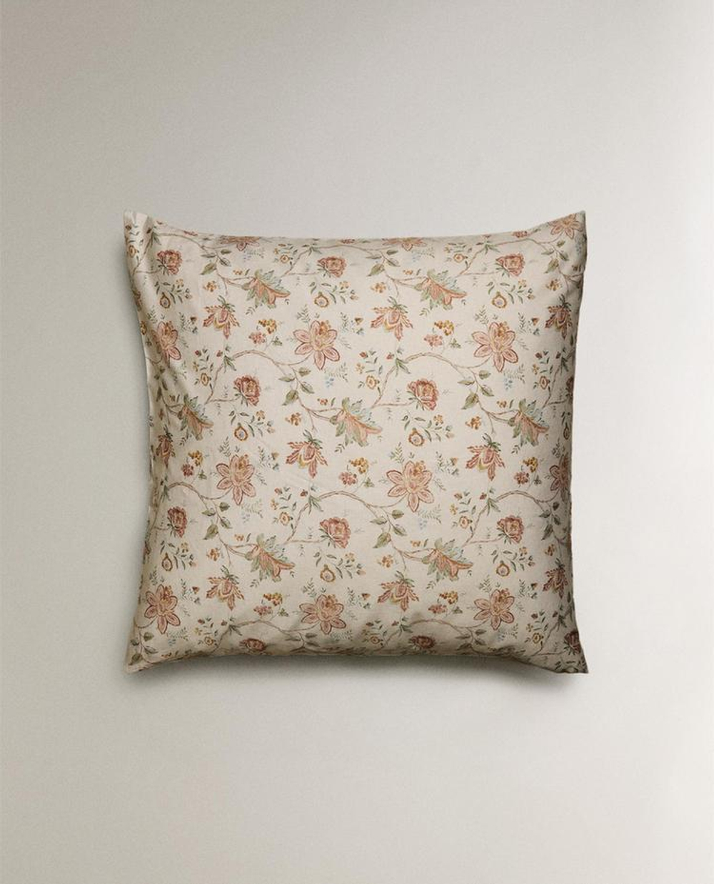 ZARA HOME НАВОЛОЧКА С ЦВЕТОЧНЫМ ПРИНТОМ, ЭКРЮ