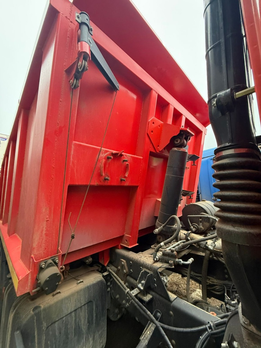 МАЗ 6501* 6x4 Самосвал 650128-8570-000 (Дизельный, 11,6 л, 423 л.с., МТ)