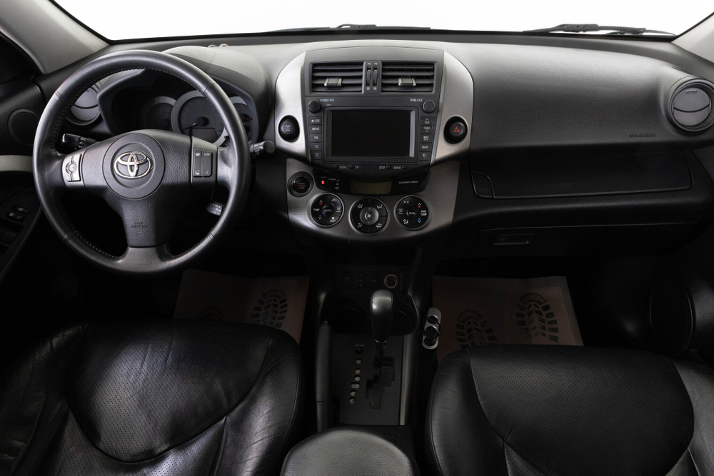 Toyota RAV4, 2011 год