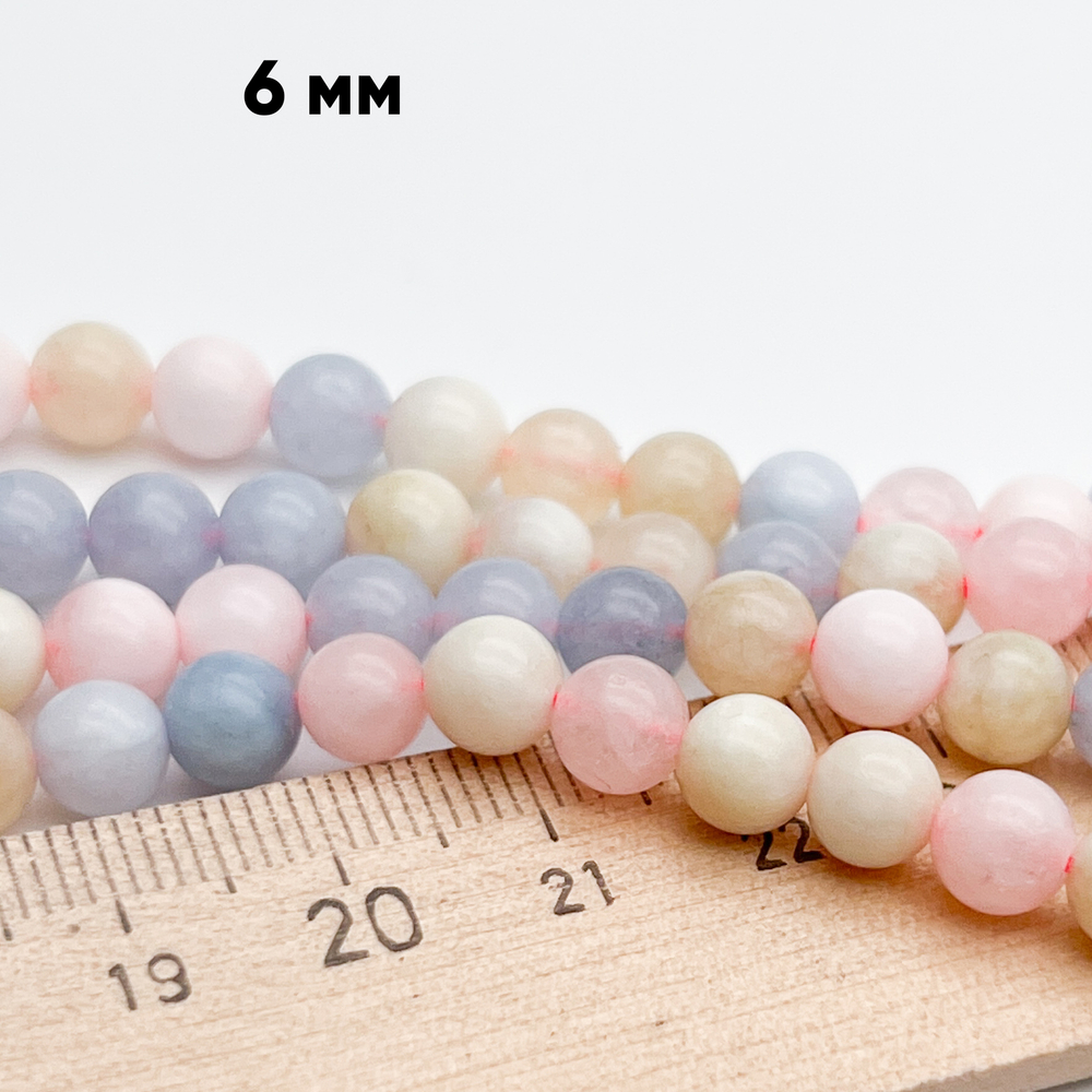 Кварц, тонированный под берилл, диаметр 6,3-6,5 мм, цена за 30-31 шт (1/2 нити)