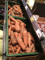 Заказать курьера для доставки продуктов.