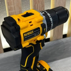 DeWalt Дрель-шуруповерт, 18 В, 40 Нм, 2 АКБ