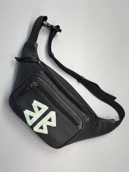 Сумка- слинг Balenciaga