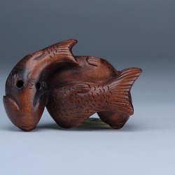 Нэцкэ Три карпа в ряд