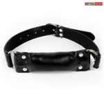 Черный кляп-трензель на кольцах и регулируемом ремешке