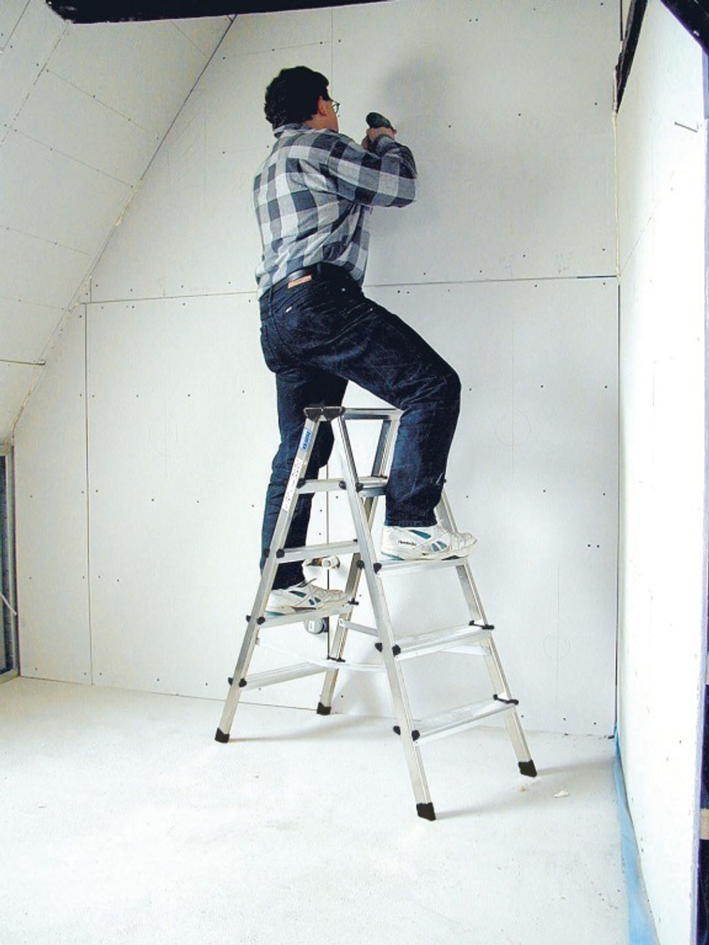 DOPPLO Двусторонняя стремянка, 2 х 5 ступенек,раб. высота 2,86 м(120342)