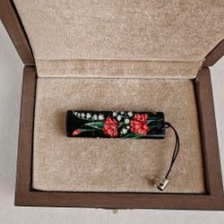 Флешка USB в футляре с ручной росписью "Ландыши и гвоздики"