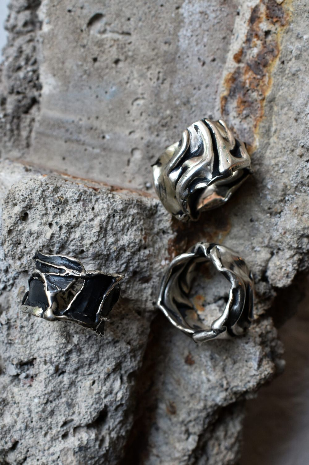 Кольцо Rough Jwlry Torn Oxyd темное