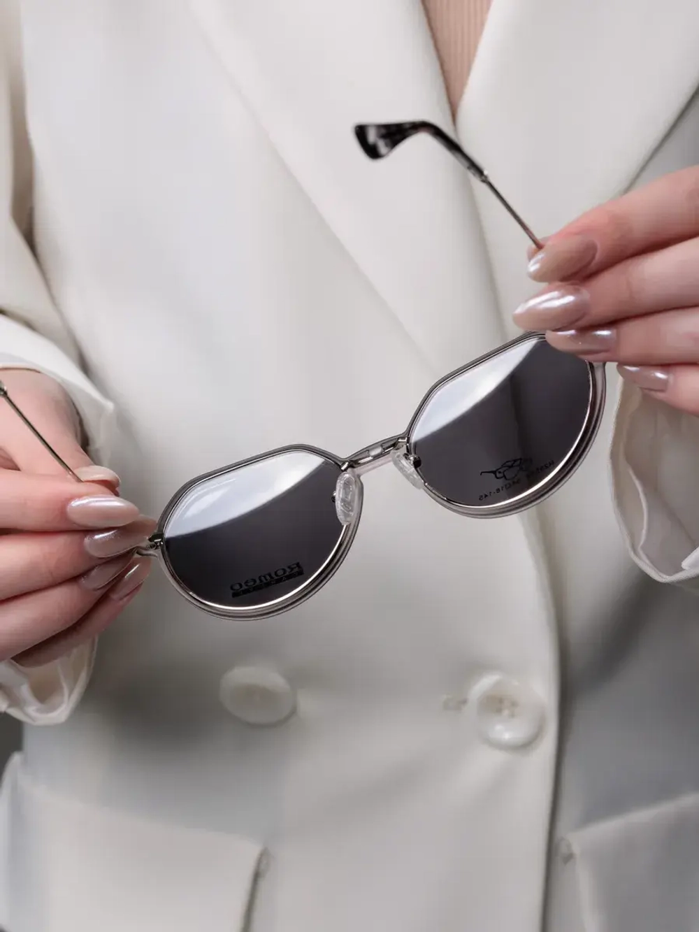 Солнцезащитные очки с футляром и накладками 4в1