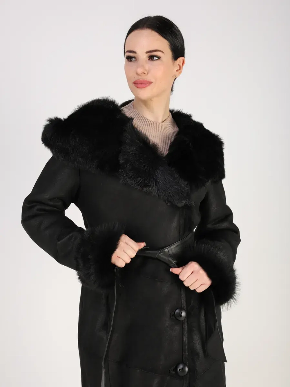 Дубленка зимняя натуральная с капюшоном длинная и теплая