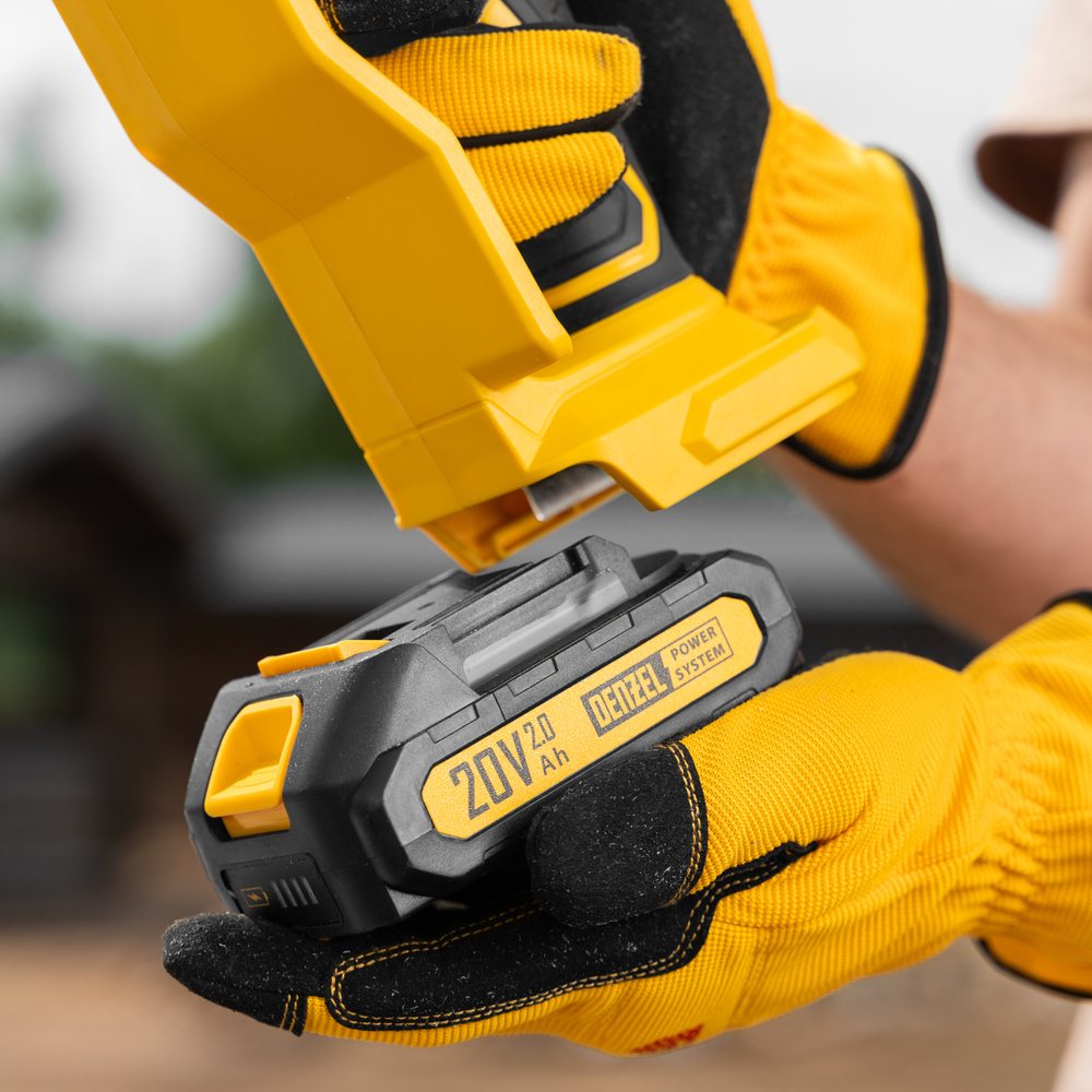 Цепная мини-пила аккумуляторная бесщет., СCS-200BL, шина 200 мм, Li-Ion, 20 В, // Denzel