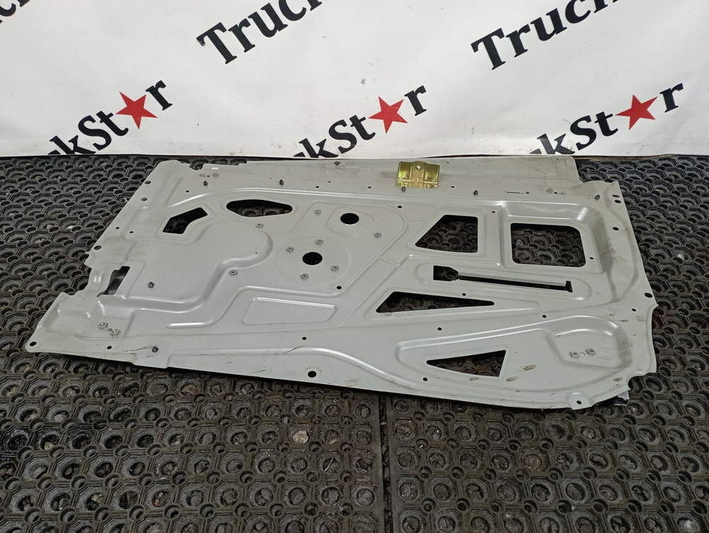 Кронштейн стеклоподъемника правого 2022г.