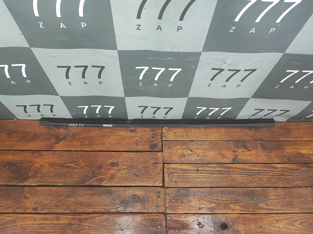 Молдинг стекла заднего левого Mercedes AMG GT (X290) 18-нв Б/У Оригинал A2907302101