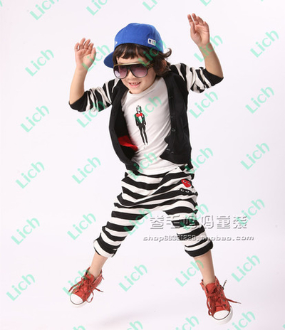 Штаны спортивные в полоску с аппликациями в виде сердец