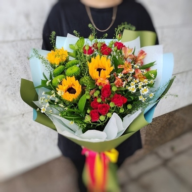 Авторский букет с подсолнухами