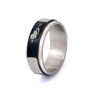 Кольцо стальное (112) "Сердечки"