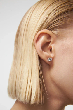 Серьги пусеты Embrasse White 6 мм