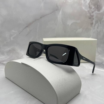 Солнцезащитные очки Prada