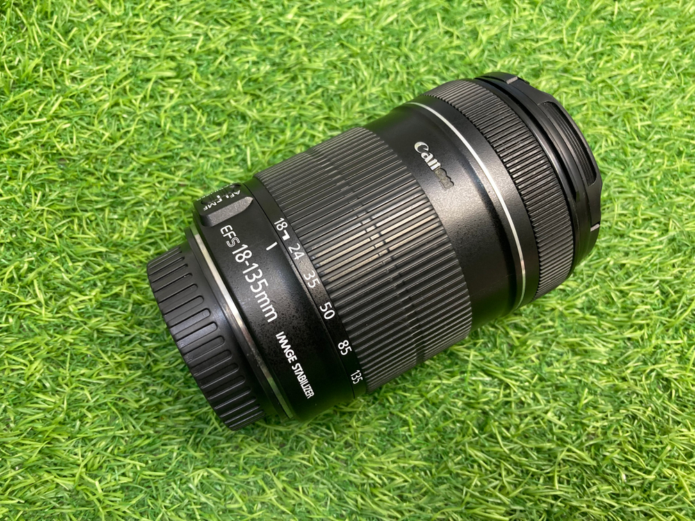 Canon EF-S 18-135mm 3.5-5.6 IS