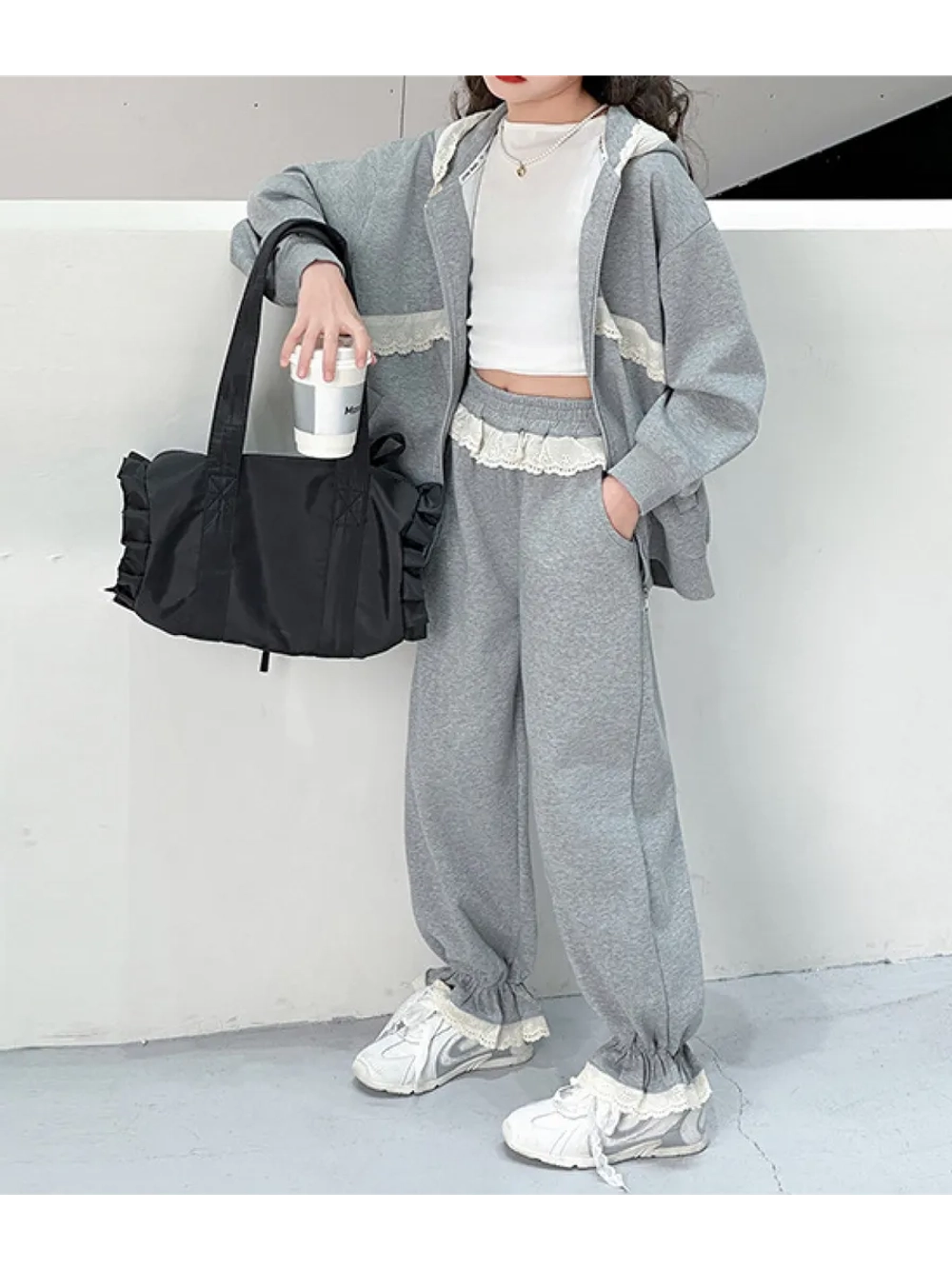 Костюм c кружевом