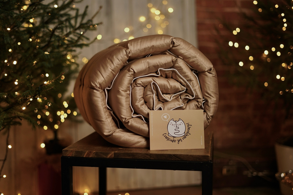 Утяжеленное тёплое одеяло "Premium - Бежевый" (140х200 см / 10 кг / Холлофайбер / без арома-саше / Стеклянные микросферы)