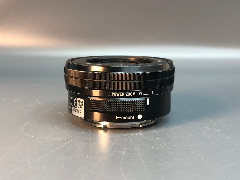 Sony 16-50mm 3.5-5.6 микроцарапка на передней линзе