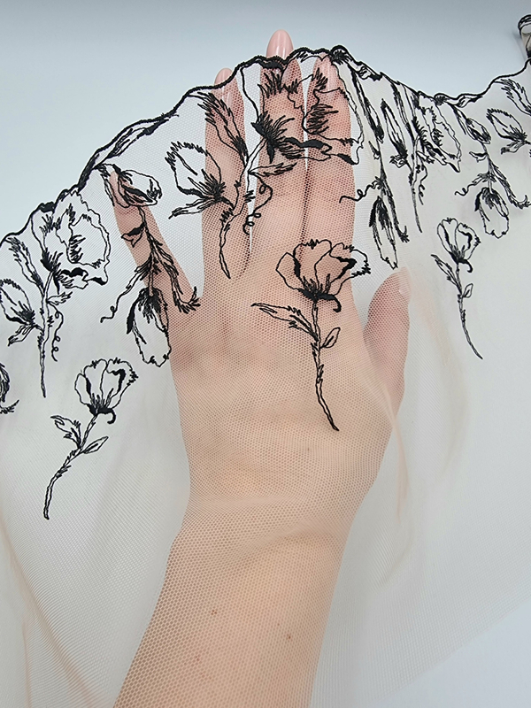 Вышивка на сетке бежевый/чёрный К712 левая