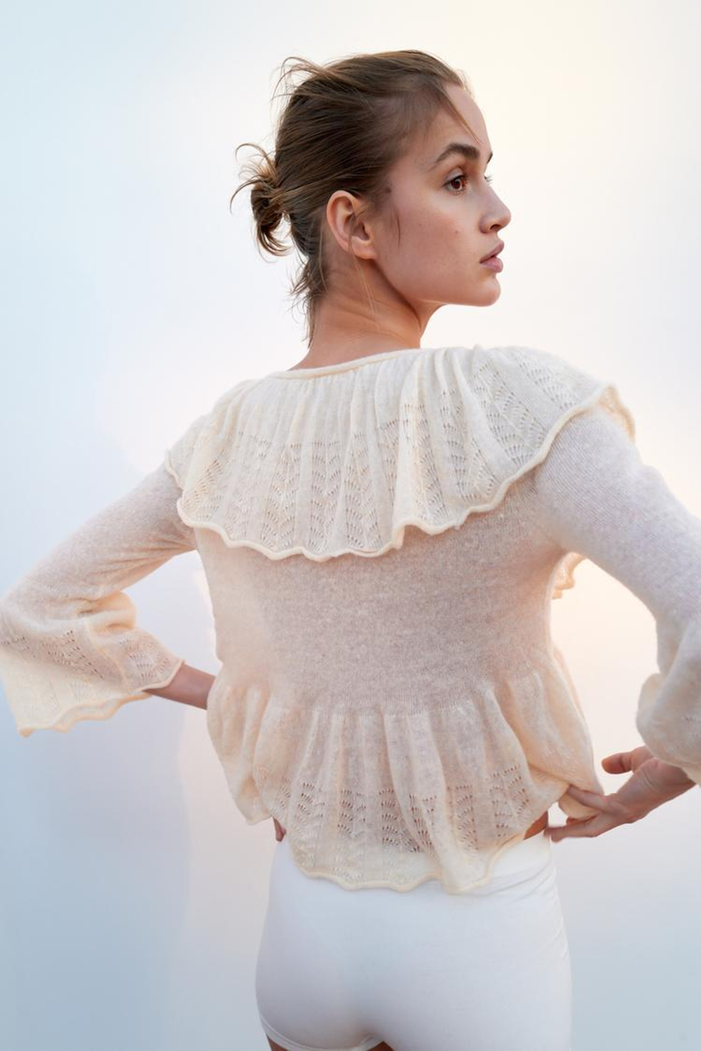 ZARA ТРИКОТАЖНЫЙ ТОП С ВОЛАНАМИ, ВАНИЛЬНЫЙ