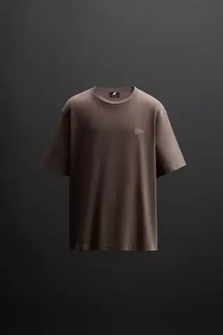 ZARA ФУТБОЛКА С КОНТРАСТНЫМИ ПРИНТАМИ, КОРИЧНЕВЫЙ