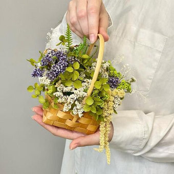 «Лукошко» композиция из сухоцветов