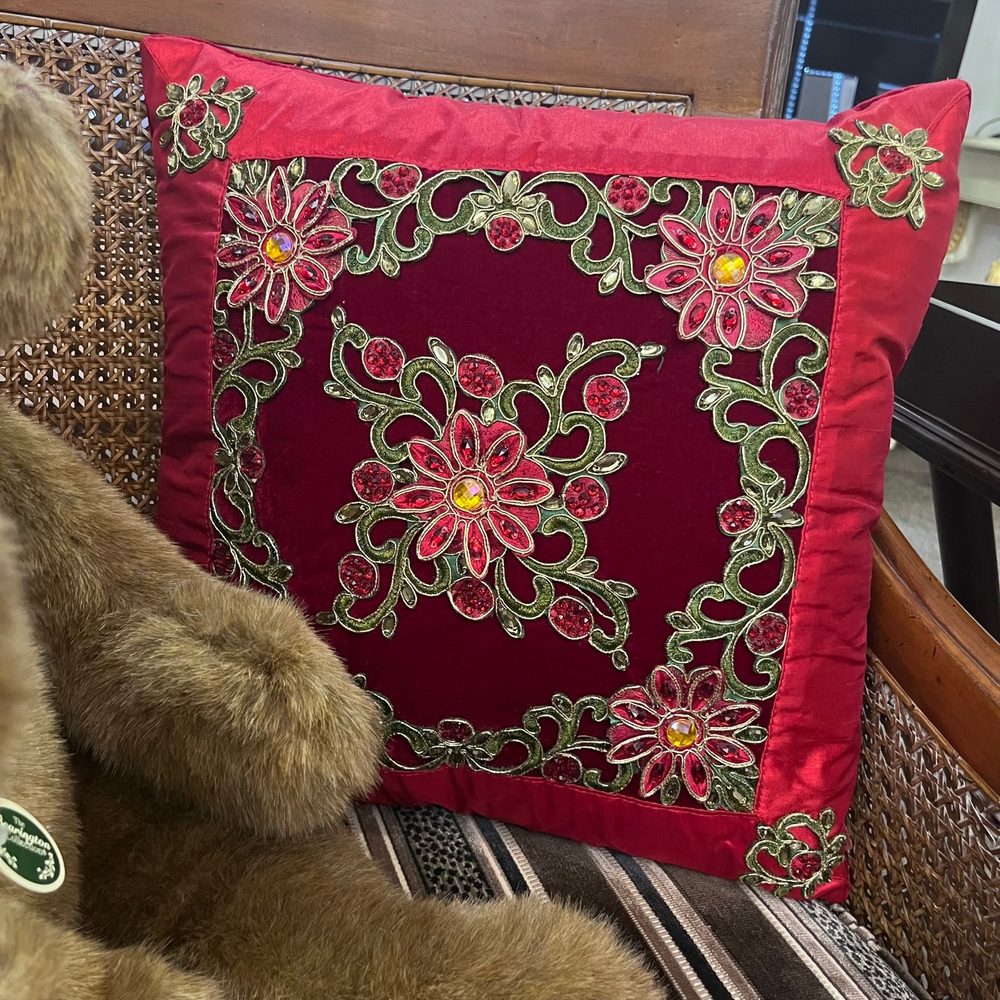 Подушка праздничная