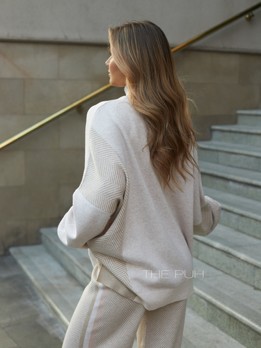 Костюм из кашемира молочного цвета