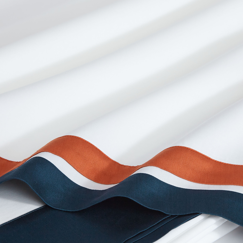 Постельное белье cемейное Сlaire&Caroll Jacqueline белое с темно-синим кантом