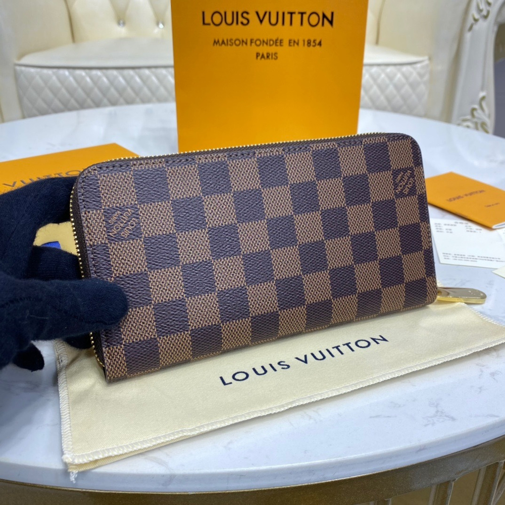 Louis Vuitton Zippy Wallet