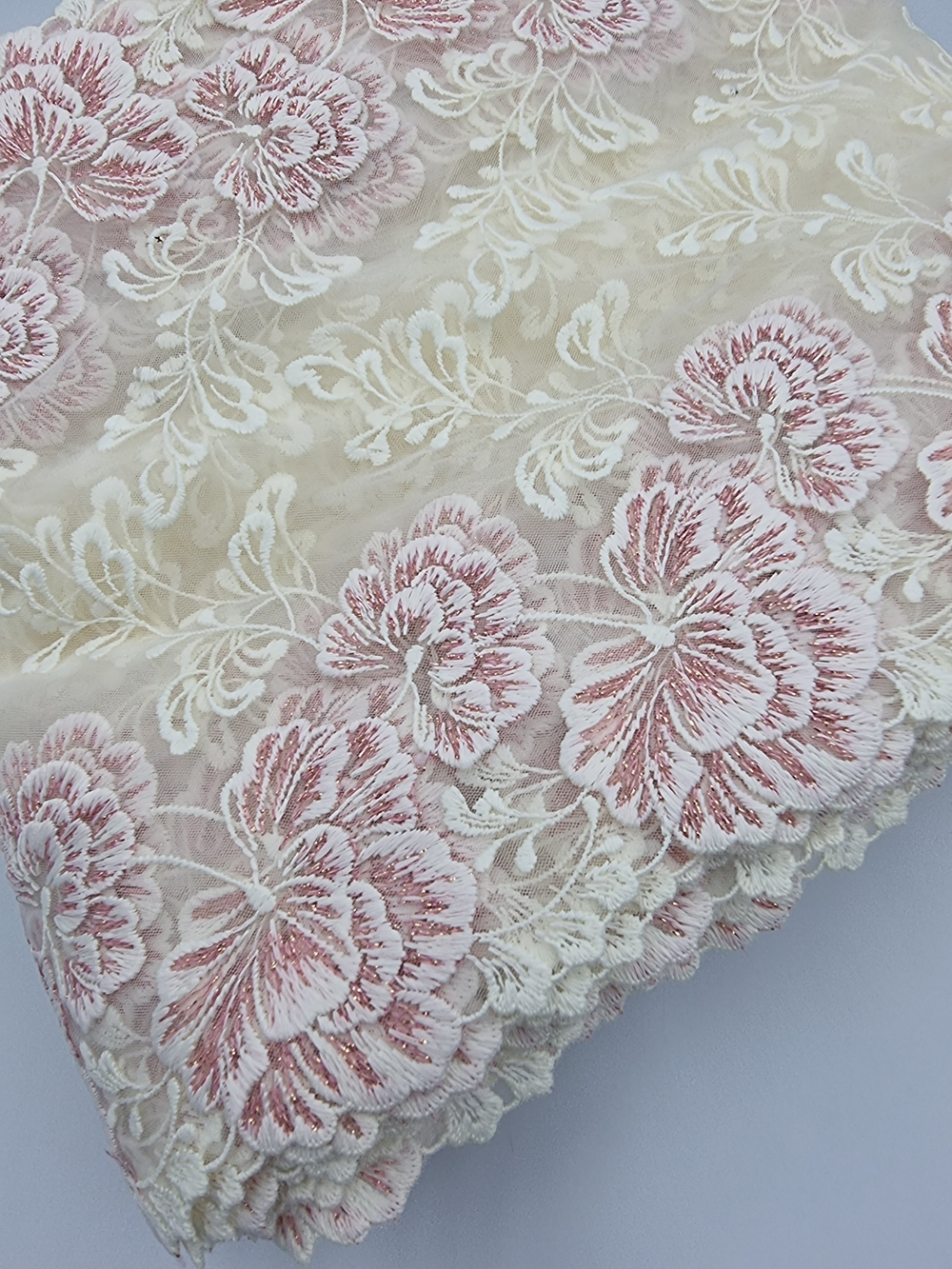 Вышивка на сетке молочный/розовый люрекс К803 24 см