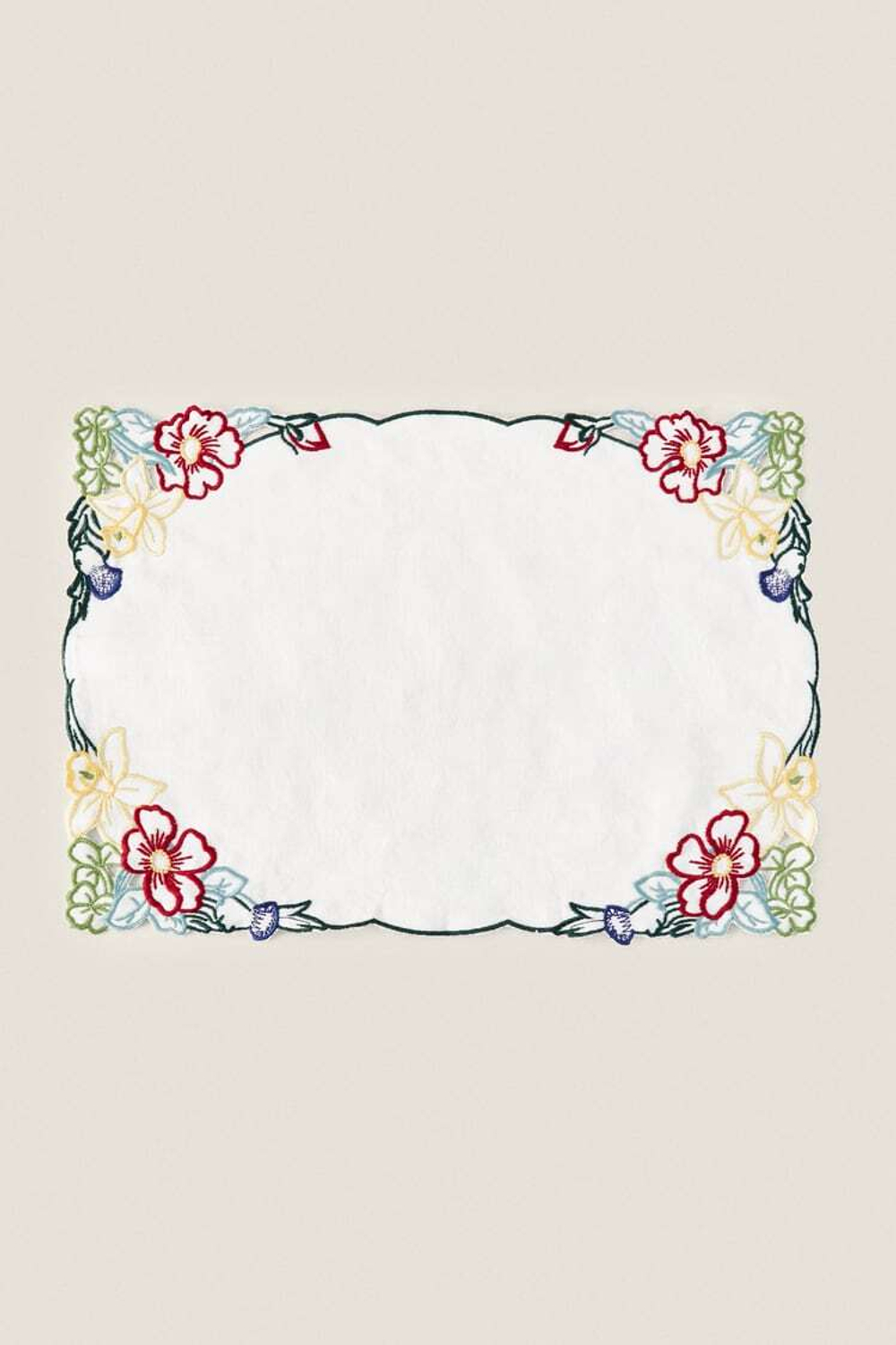 ZARA HOME САЛФЕТКА С ВЫШИВКОЙ ИЗ ХЛОПЧАТОБУМАЖНОГО ПОЛОТНА, БЕЛЫЙ