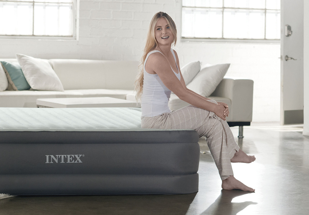 Высокая надувная кровать Intex PREMAIRE со встроенным электронасосом (220-240 В)