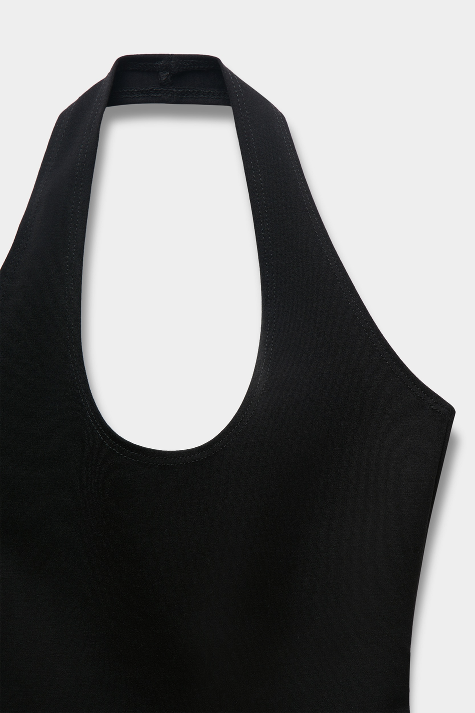 Топ с вырезом халтер