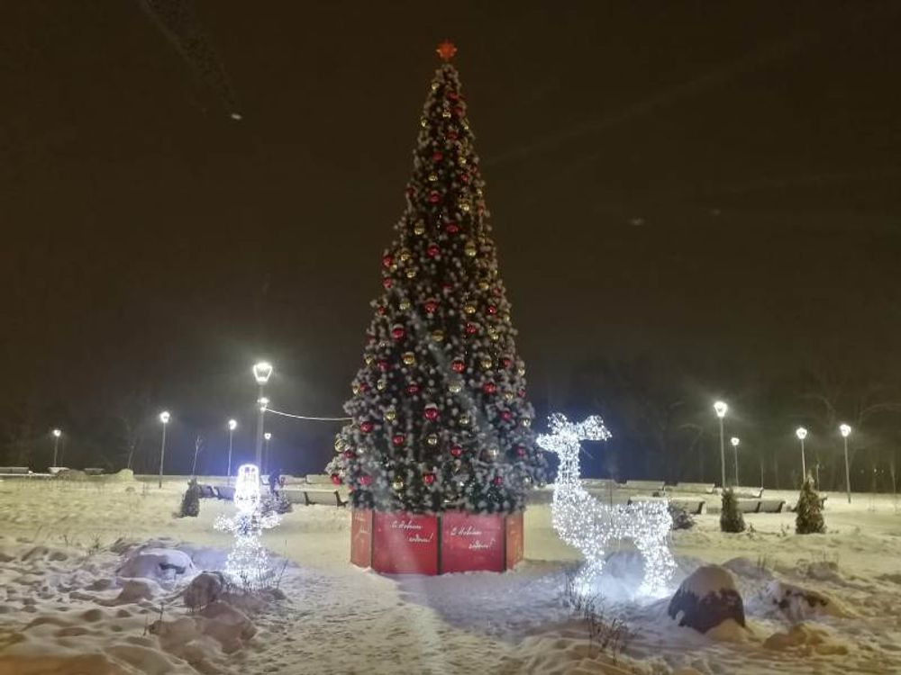 Уличная елка каркасная "Уральская сосна" (бело-зеленая леска) от 4 до 30 м