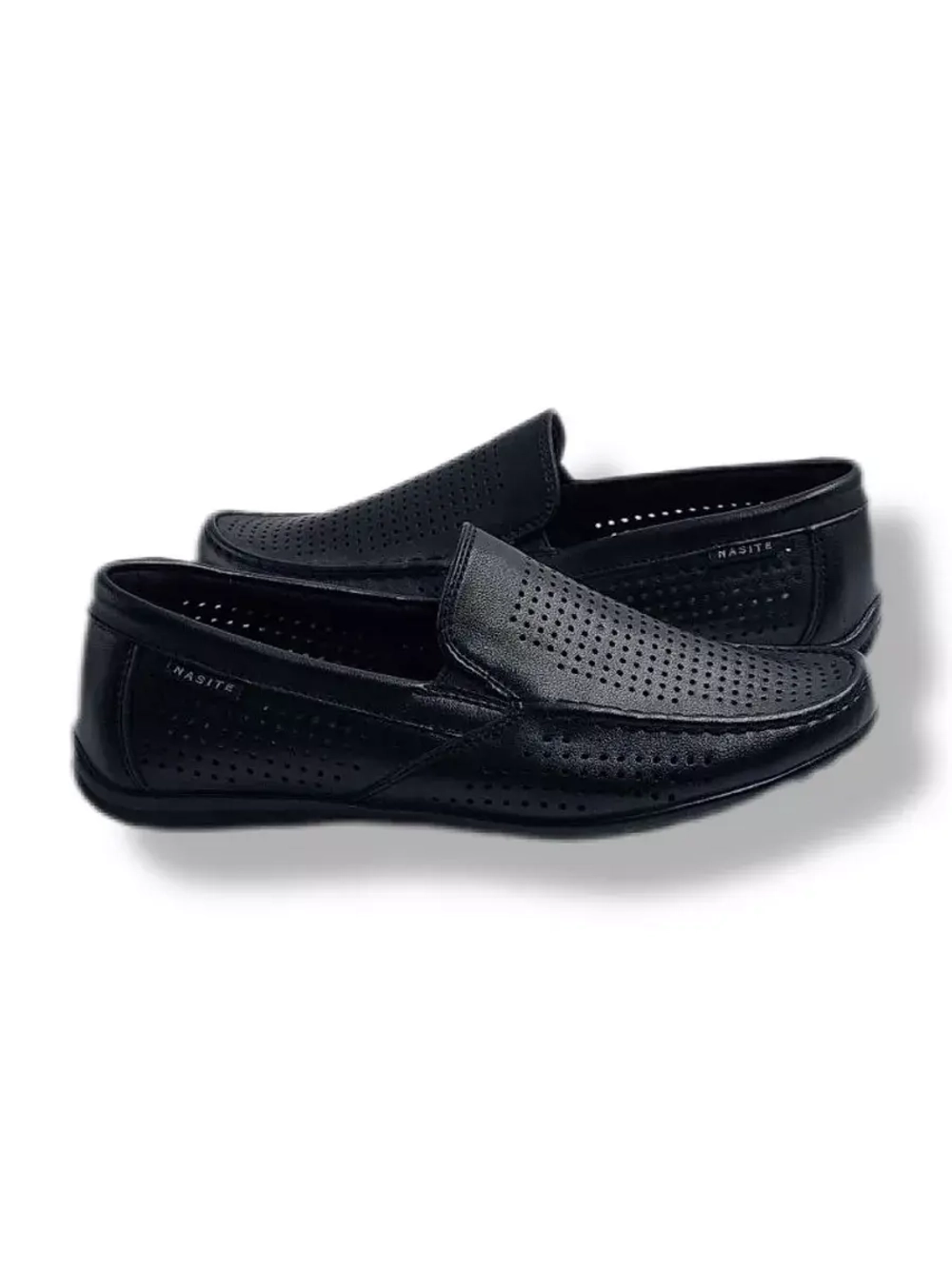 Мокасины для мальчика классические.