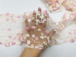 Набор 2А. Бюстгальтер на косточках с мягкими чашками и трусики (кружевной/вышивка на сетке), земляника на прозрачном фоне