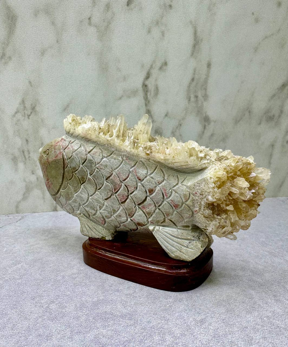 Рыба из яшмы с кварцем