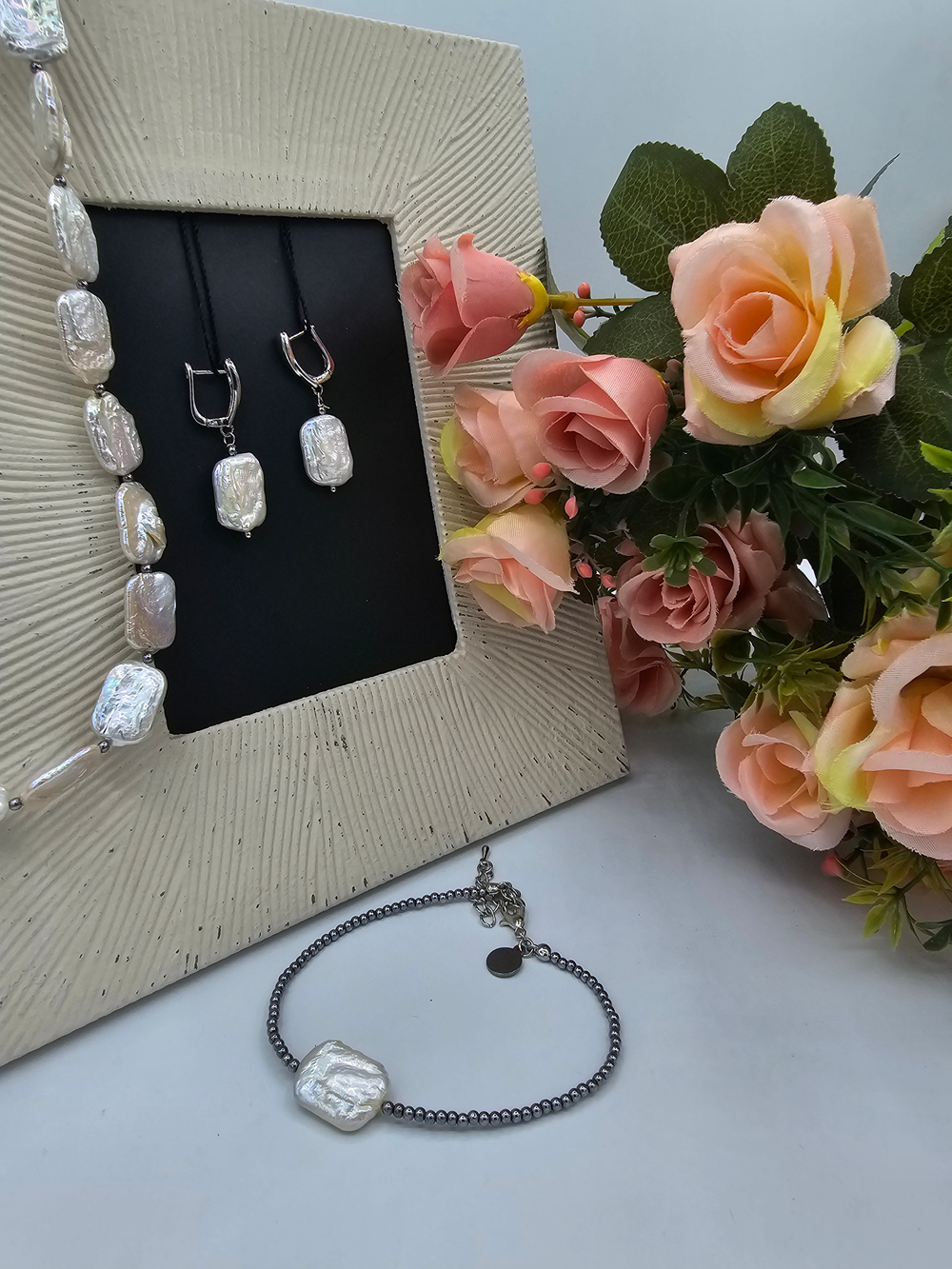 Комплект украшений авторский из культивируемого жемчуга "Принцесса! НЕТ! Королевна!". Колье и серьги.