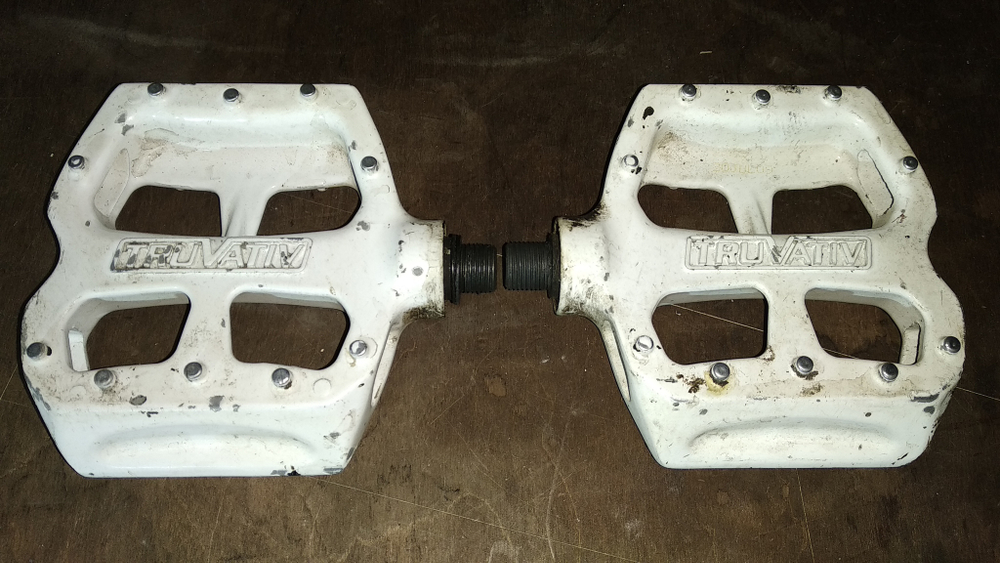 Педали платформы Truvativ Hussefelt белые