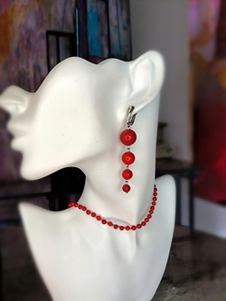 Длинные серьги с красным кораллом на выпускной