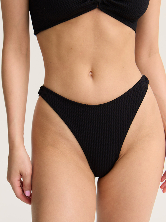 Купальные трусы бикини с фурнитурой