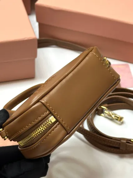 Мини сумка MIU MIU из натуральной кожи в коричневом цвете